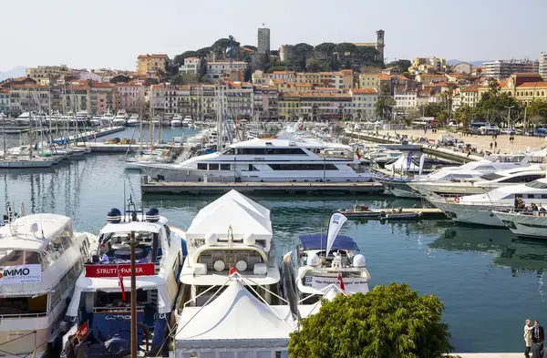 Abri Piscine Sur Mesure Installation abri de piscine Cannes